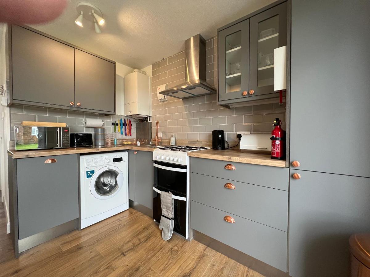 Chine Cottage Self-Catering Coastal Bungalow In Rural West Wight Freshwater Esterno foto