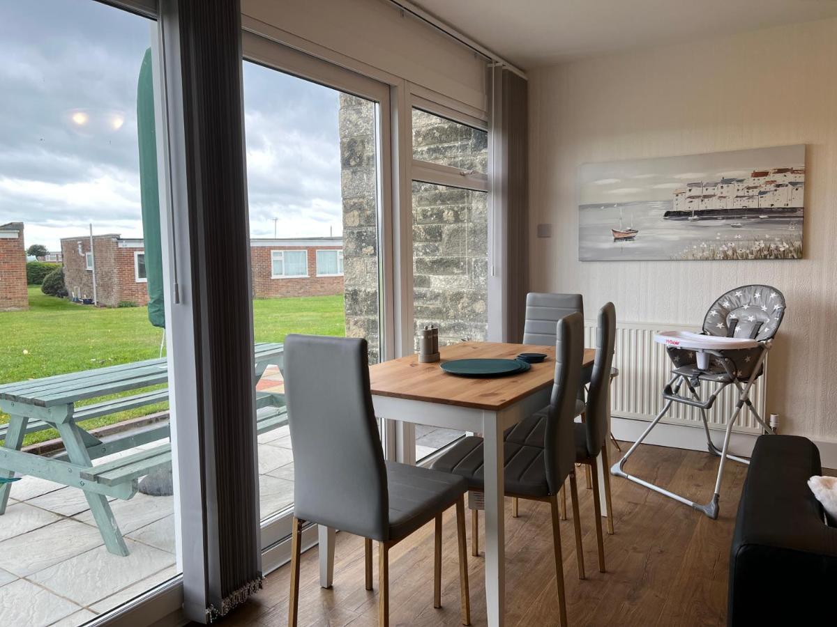Chine Cottage Self-Catering Coastal Bungalow In Rural West Wight Freshwater Esterno foto
