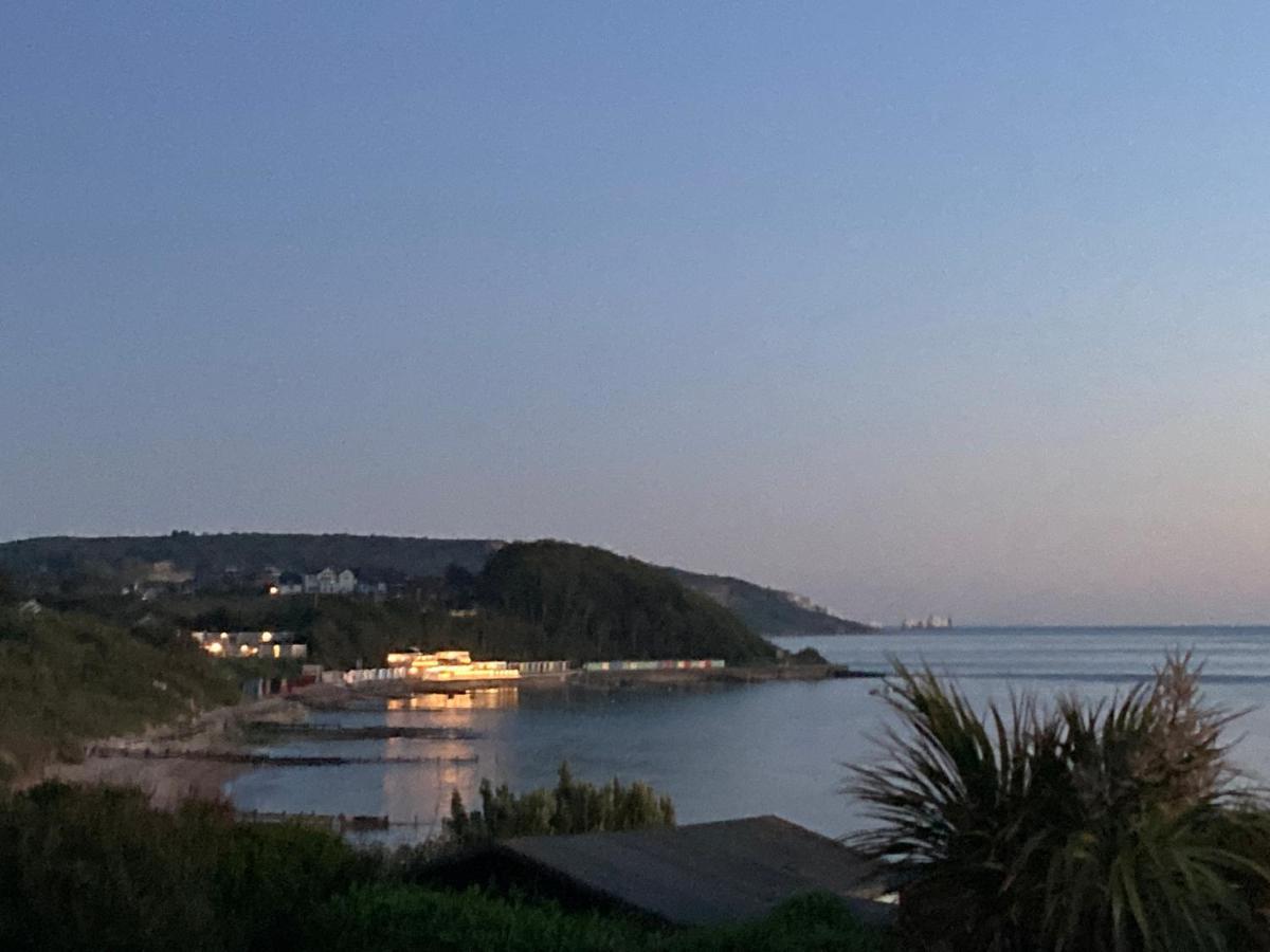 Chine Cottage Self-Catering Coastal Bungalow In Rural West Wight Freshwater Esterno foto