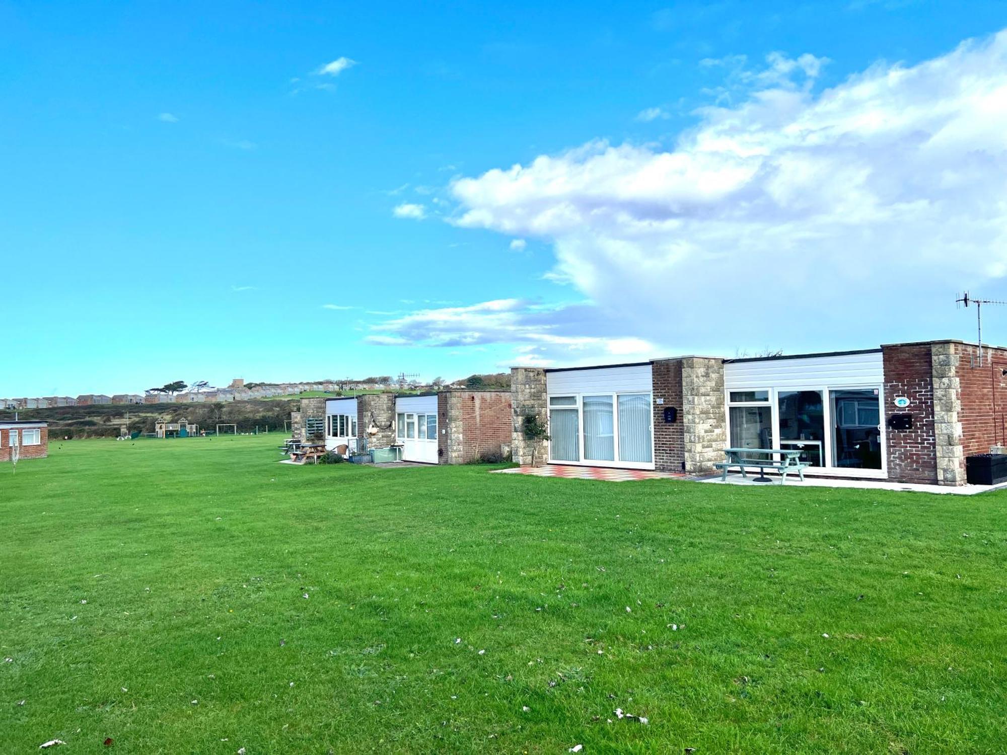 Chine Cottage Self-Catering Coastal Bungalow In Rural West Wight Freshwater Esterno foto
